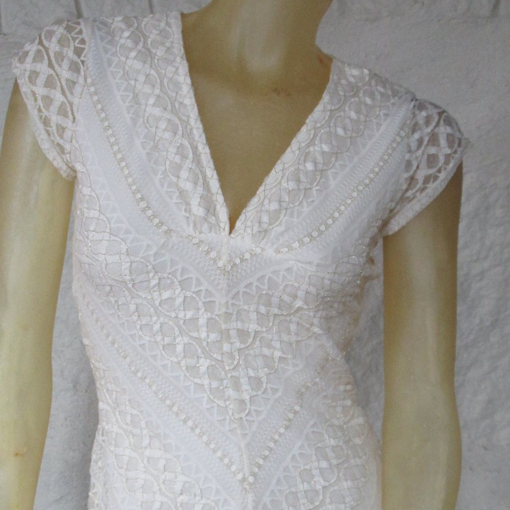 .Ivory Short Sleeve with Gold Threading Size M